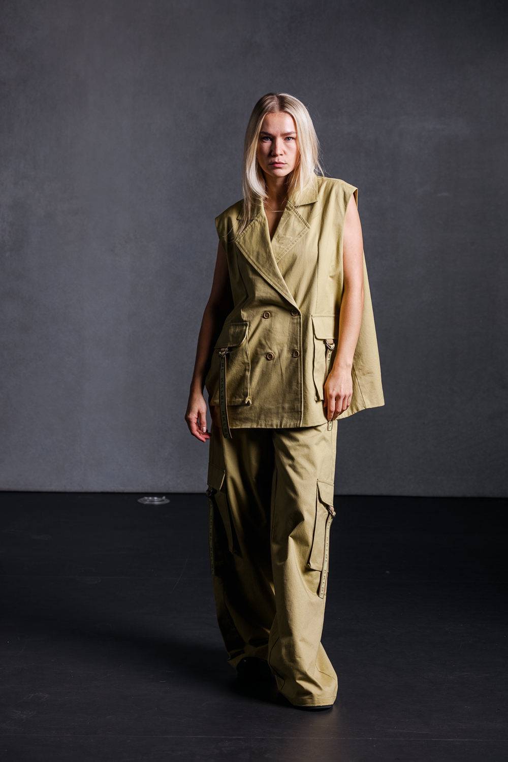 Karo Kauer Vest Khaki Jubiläumsangebot