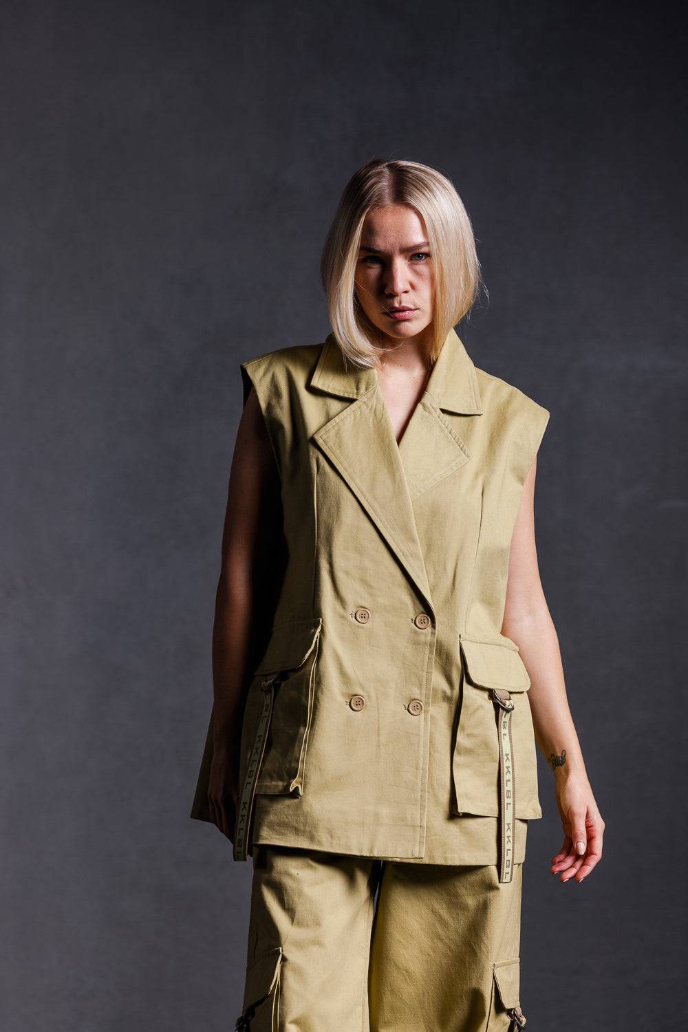 Karo Kauer Vest Khaki Jubiläumsangebot