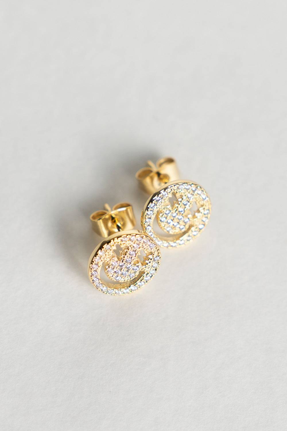 Karo Kauer Smile Studs Sparkle Gold Neueste Mode