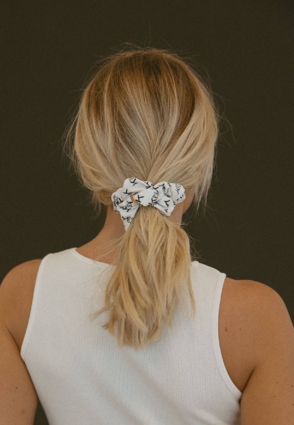 Karo Kauer Scrunchie White Bis zu 55% Rabatt