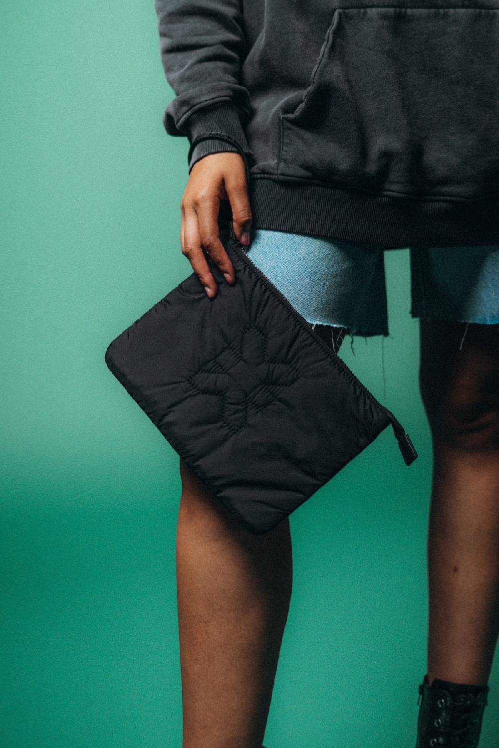 Karo Kauer Clutch Logo 50% Rabatt für begrenzte Zeit