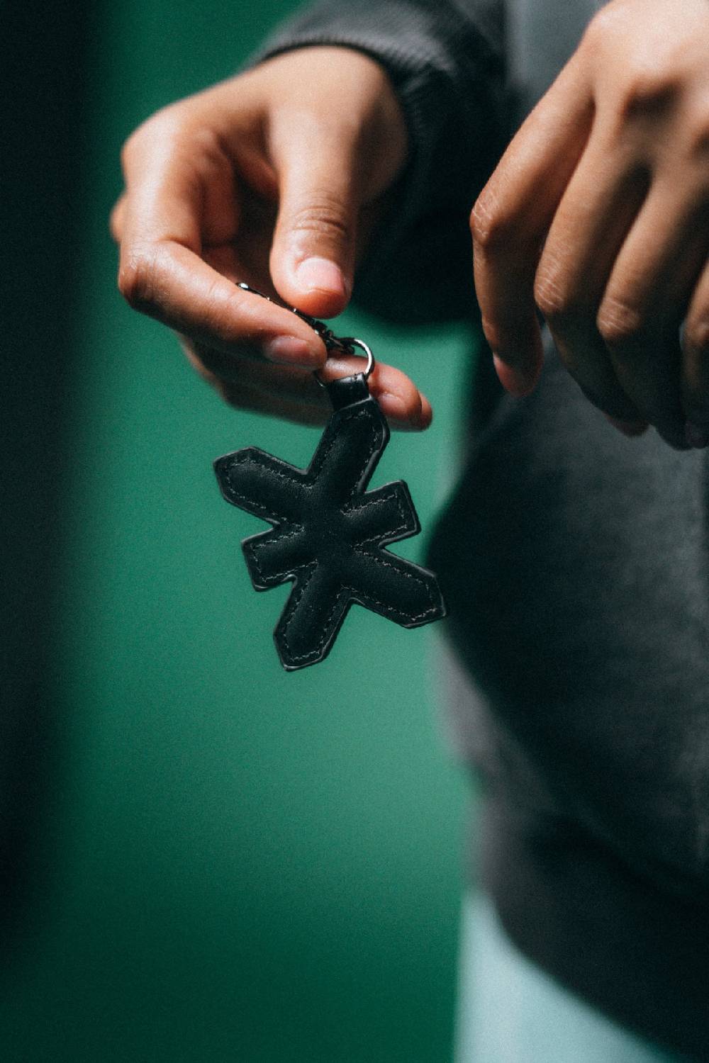 Karo Kauer Puffer Charm Logo Verkauf