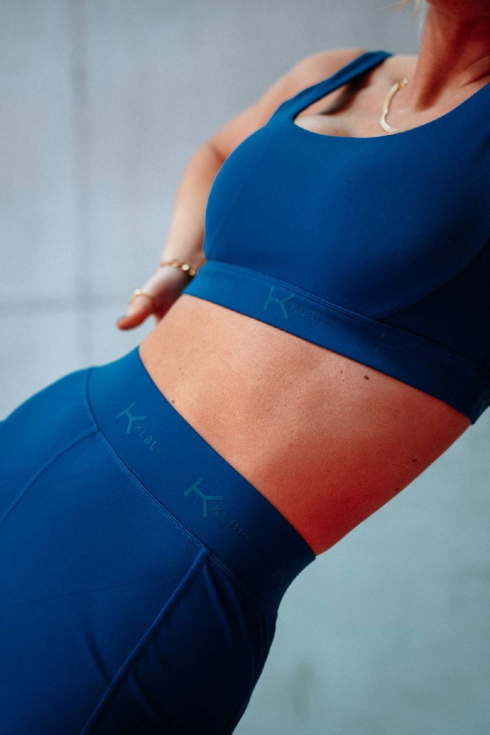Karo Kauer Dynamic Sports Bra Deep Ocean Meist gekauft