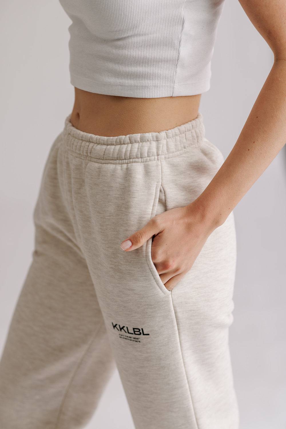Karo Kauer Jogger Pants Basic Sand Melange Tiefpreis