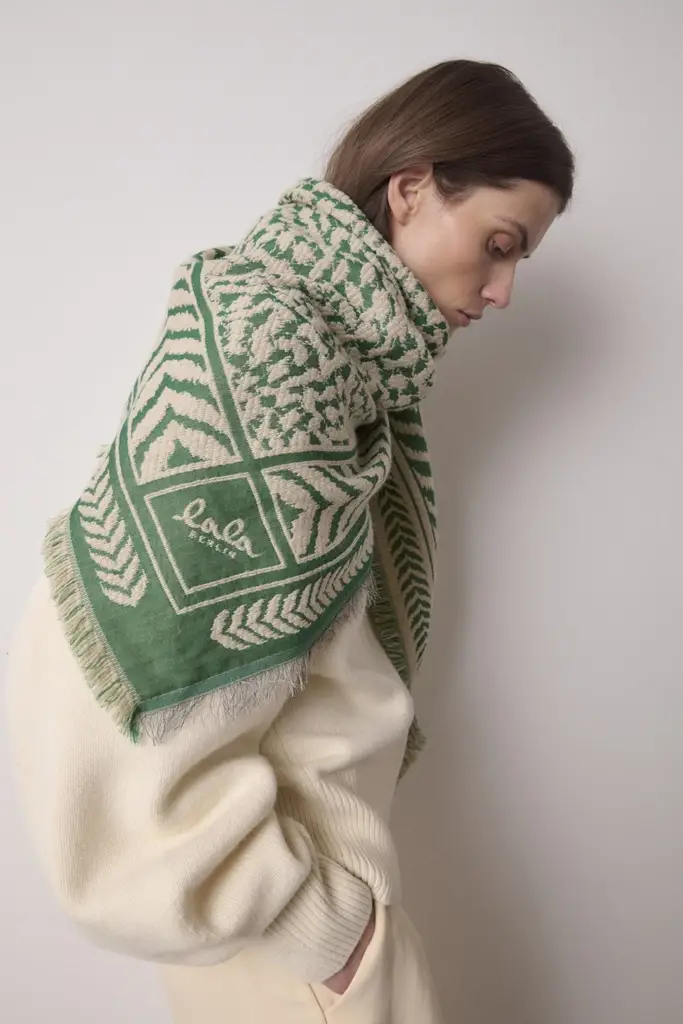Lala Berlin Triangle Anmye wool mix green/sand Exklusive Angebote