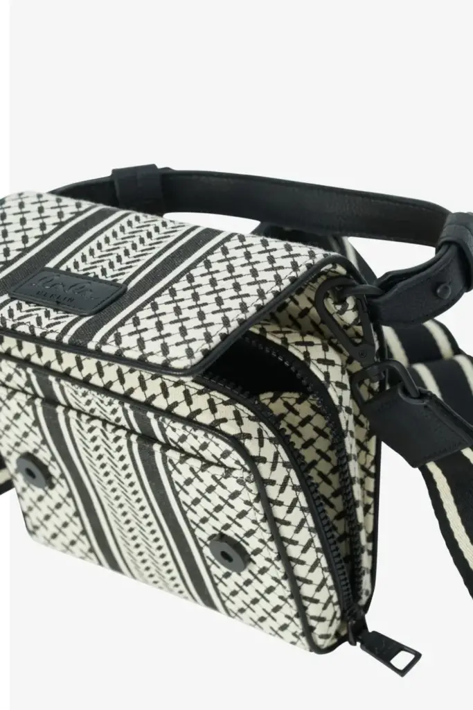Lala Berlin Crossbody Migrid canvas heritage stripe black Kostenloser Versand international