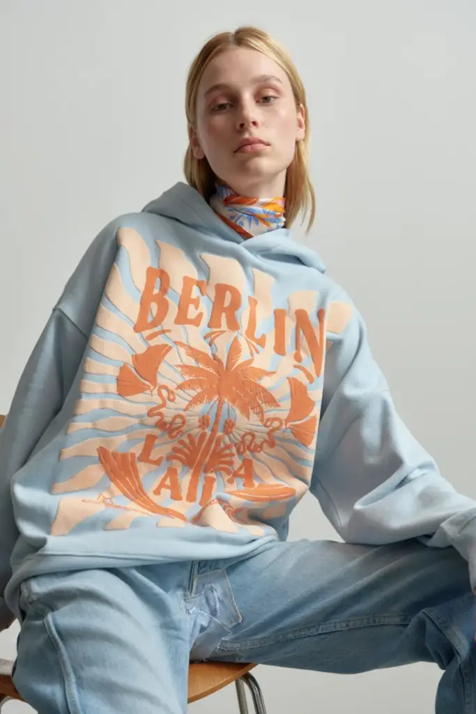 Lala Berlin Hoodie Irina cotton sunset palm light blue Valentinstagsangebot