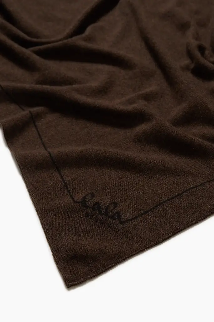Lala Berlin Triangle Solid M cashmere scricciolo Große Rabatte