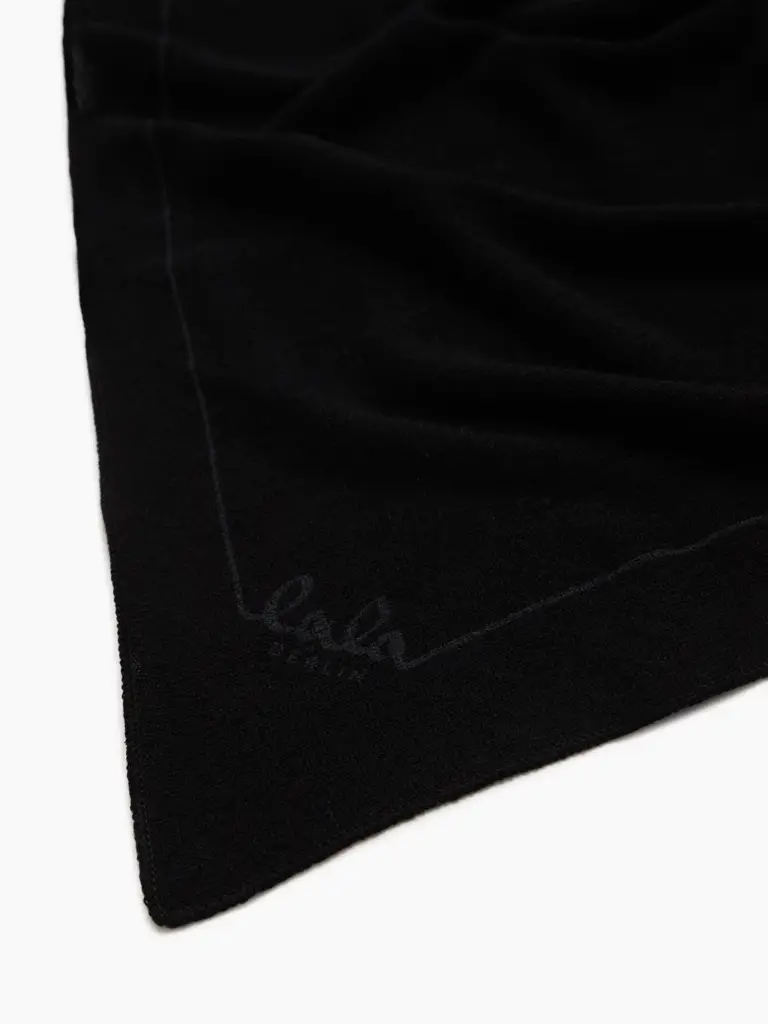 Lala Berlin Triangle Solid M cashmere nero Neuheiten