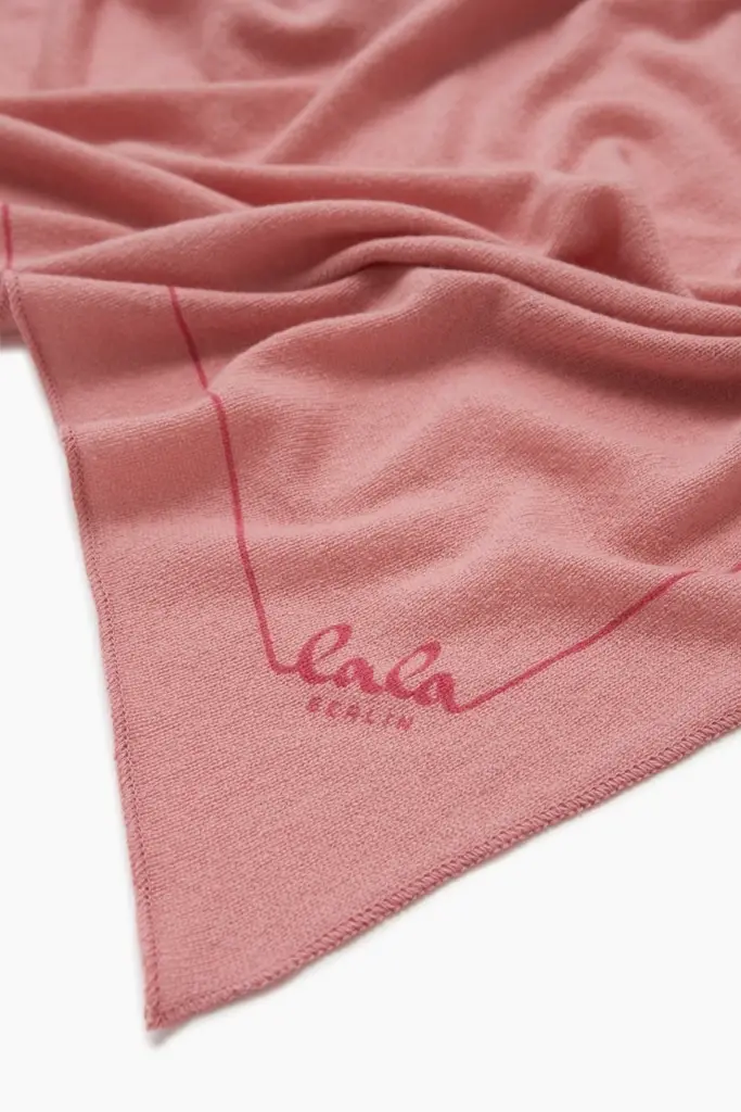 Lala Berlin Triangle Solid M cashmere fandango Bestseller