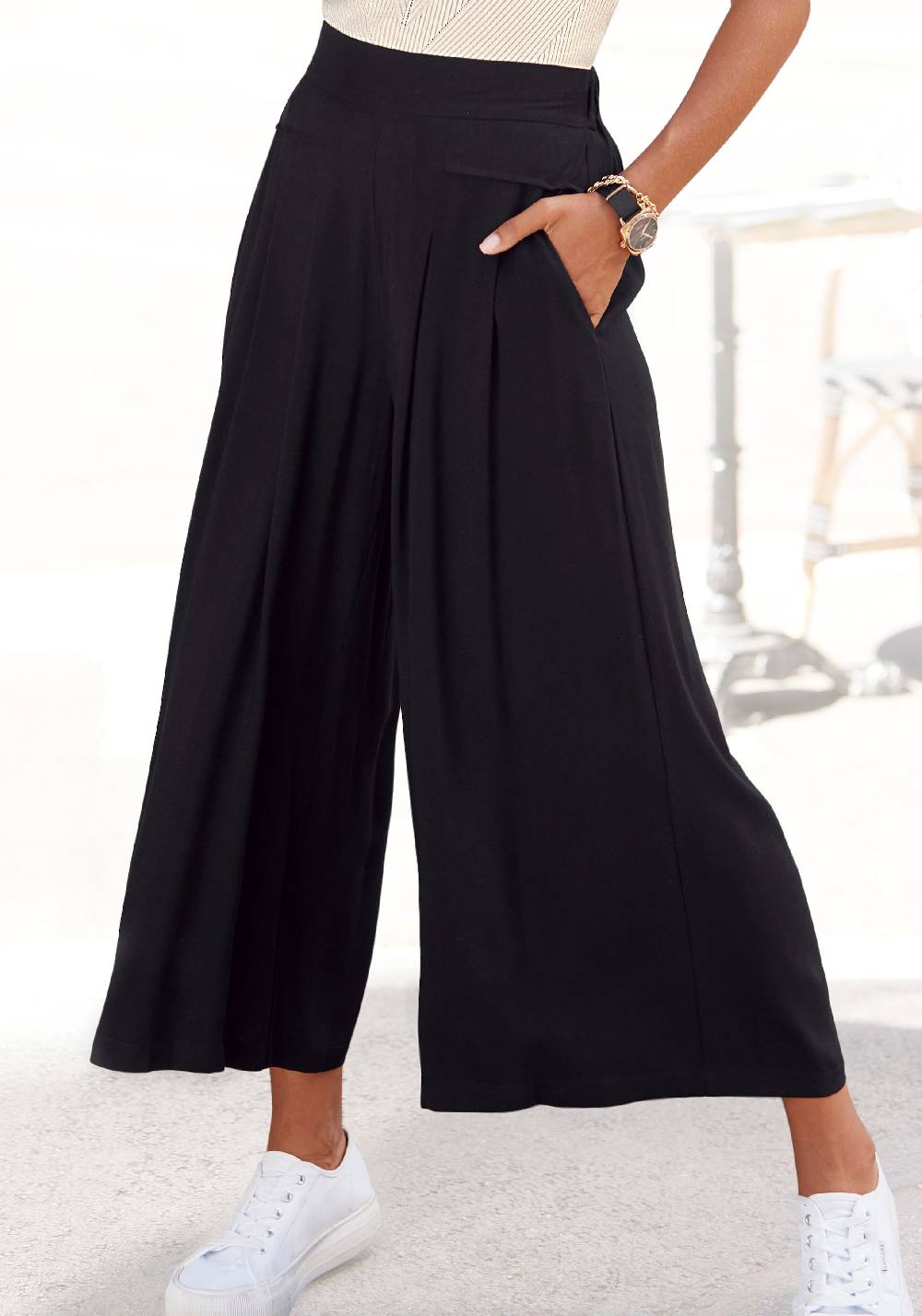 LASCANA Wide leg Pleated Pants in Black Riesige Ersparnisse