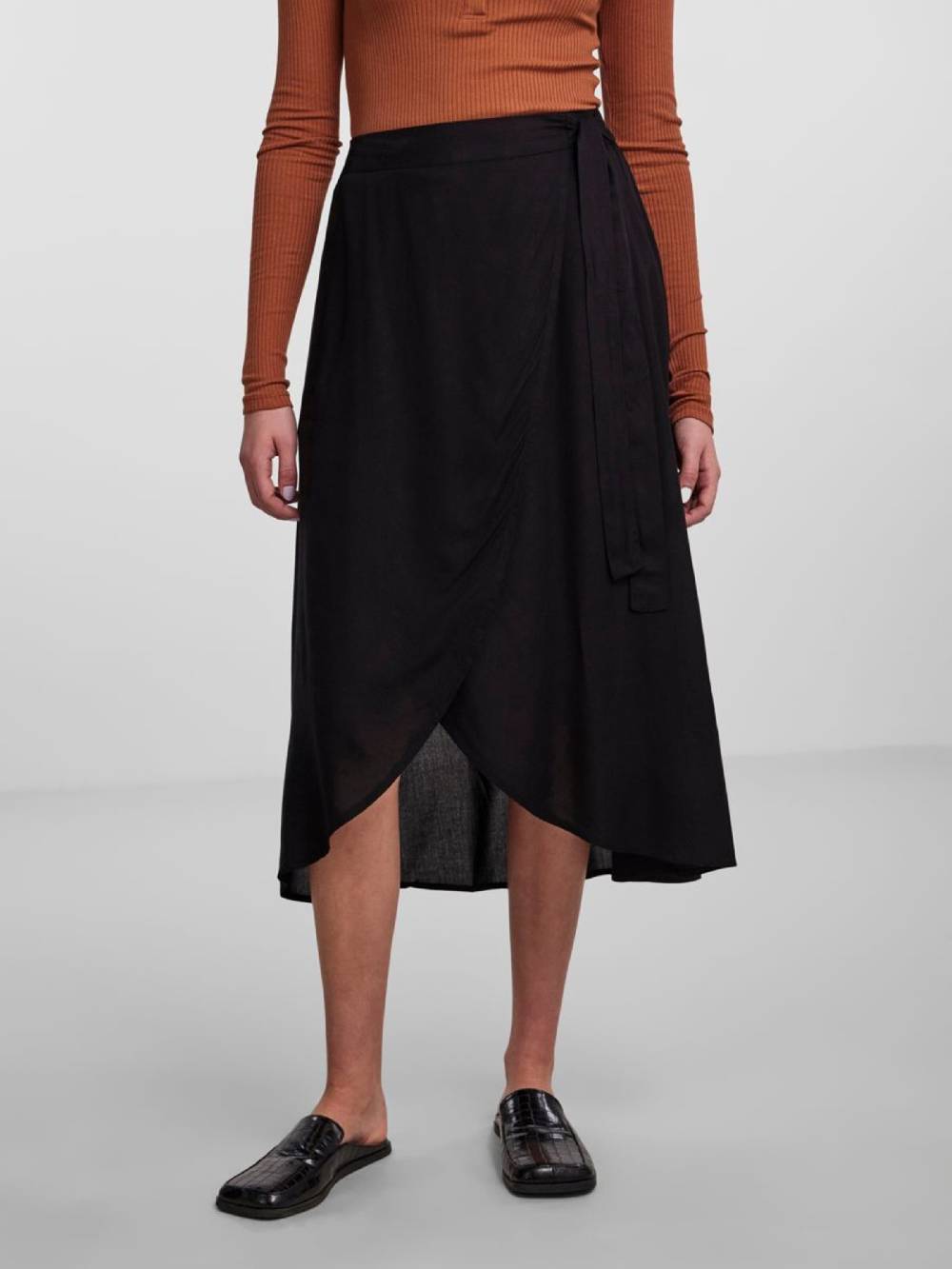 PIECES Skirt 'Tala' in Black Nur noch ein Tag übrig