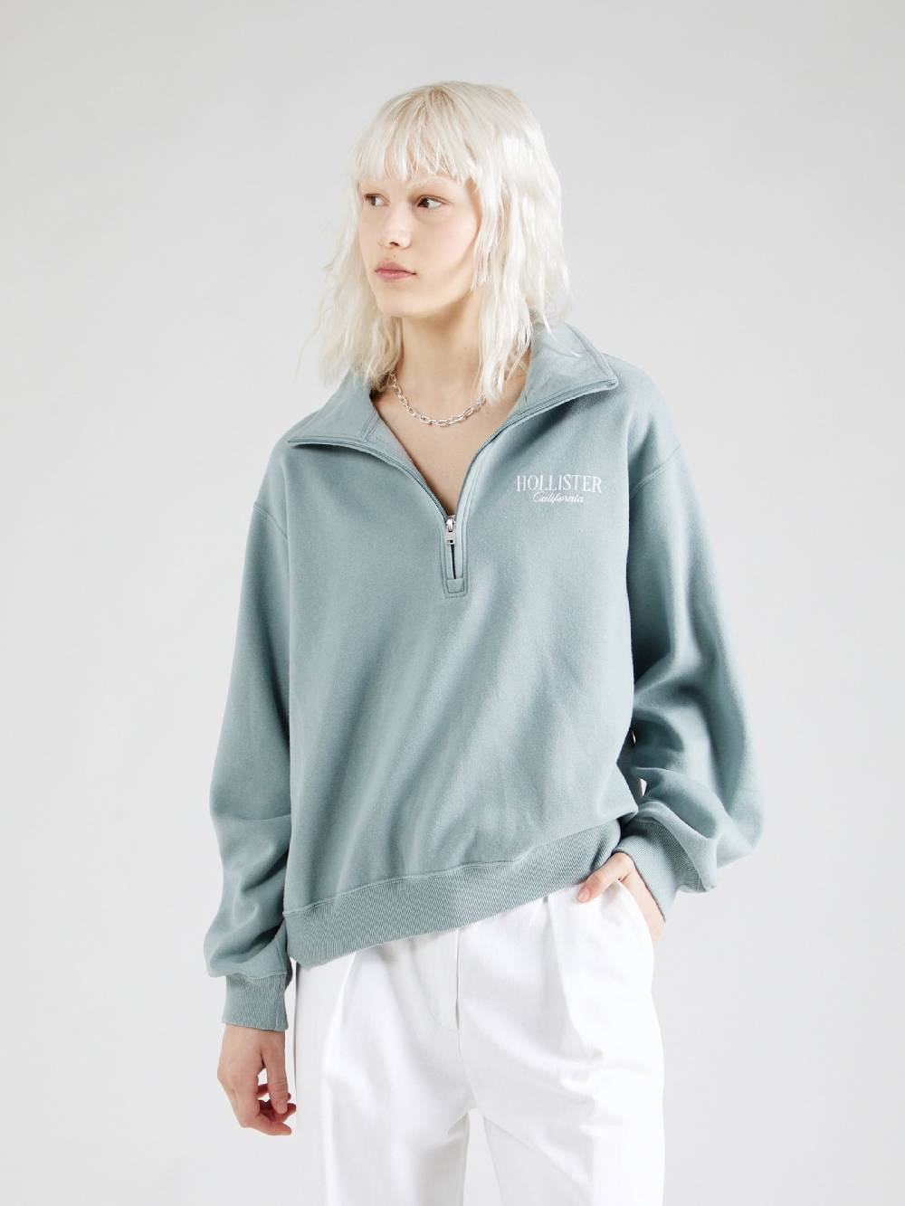 HOLLISTER Sweatshirt in Light Blue im Angebot