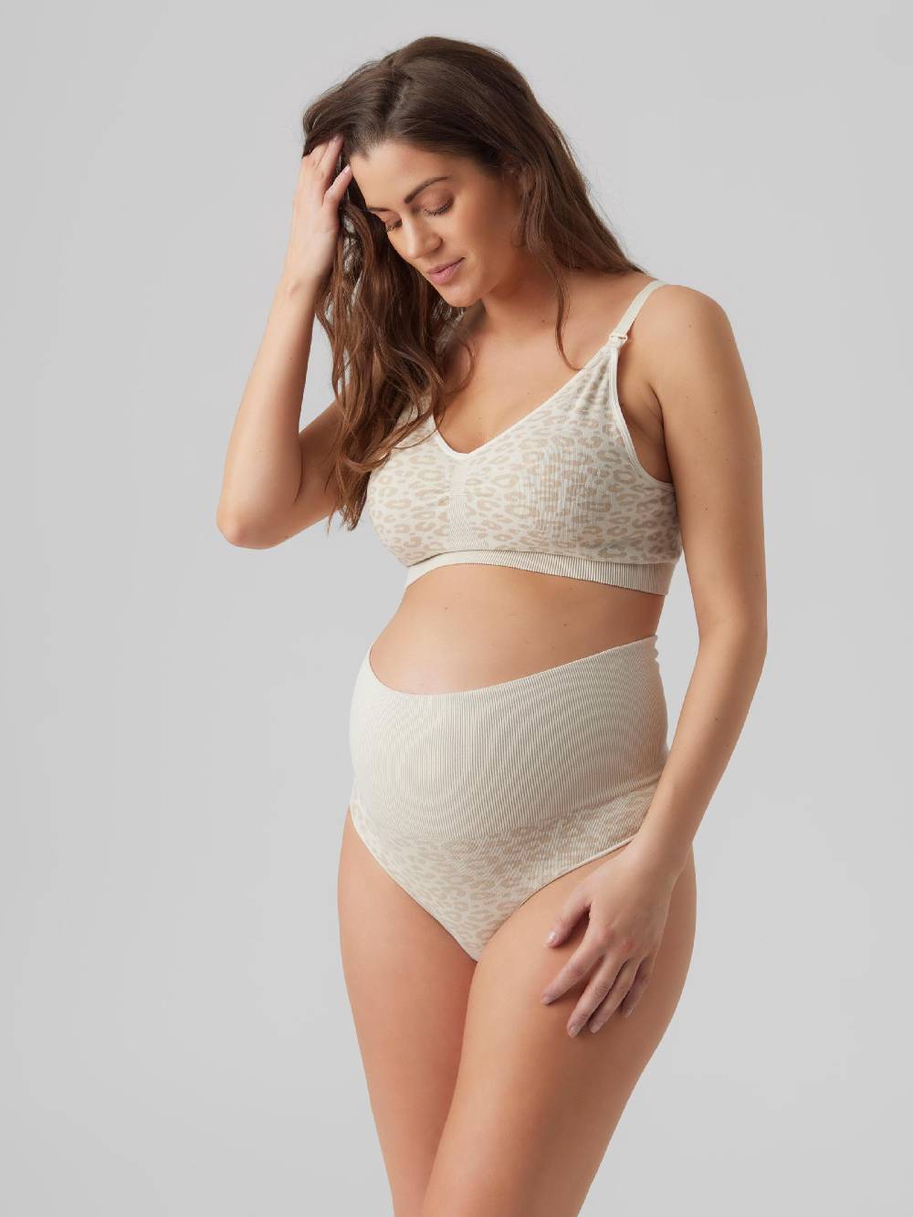 MAMALICIOUS T-shirt Nursing Bra 'SHELBY' in White Wochenangebot