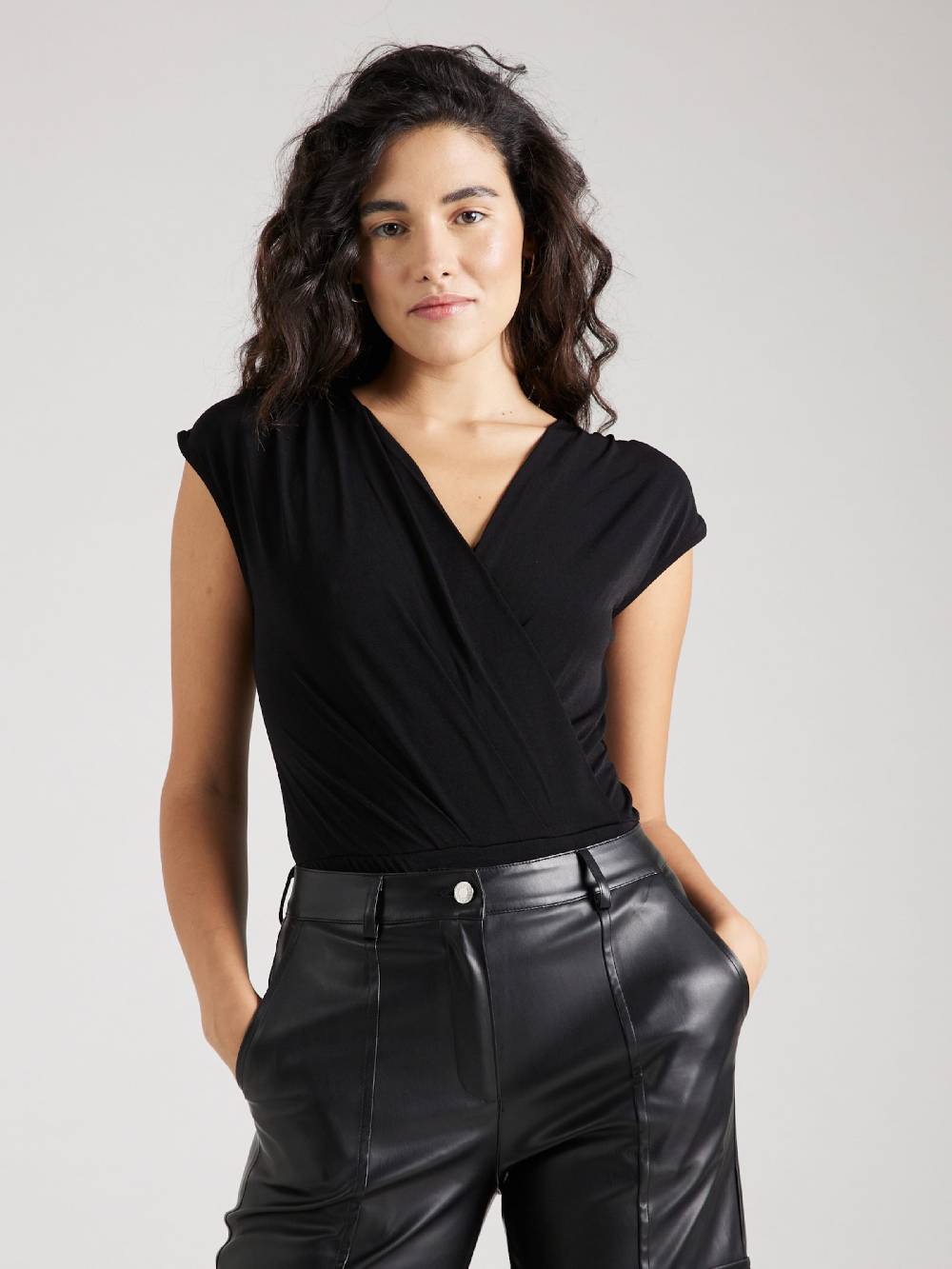 ABOUT YOU Shirt Bodysuit 'Stina' in Black Vatertagsangebot