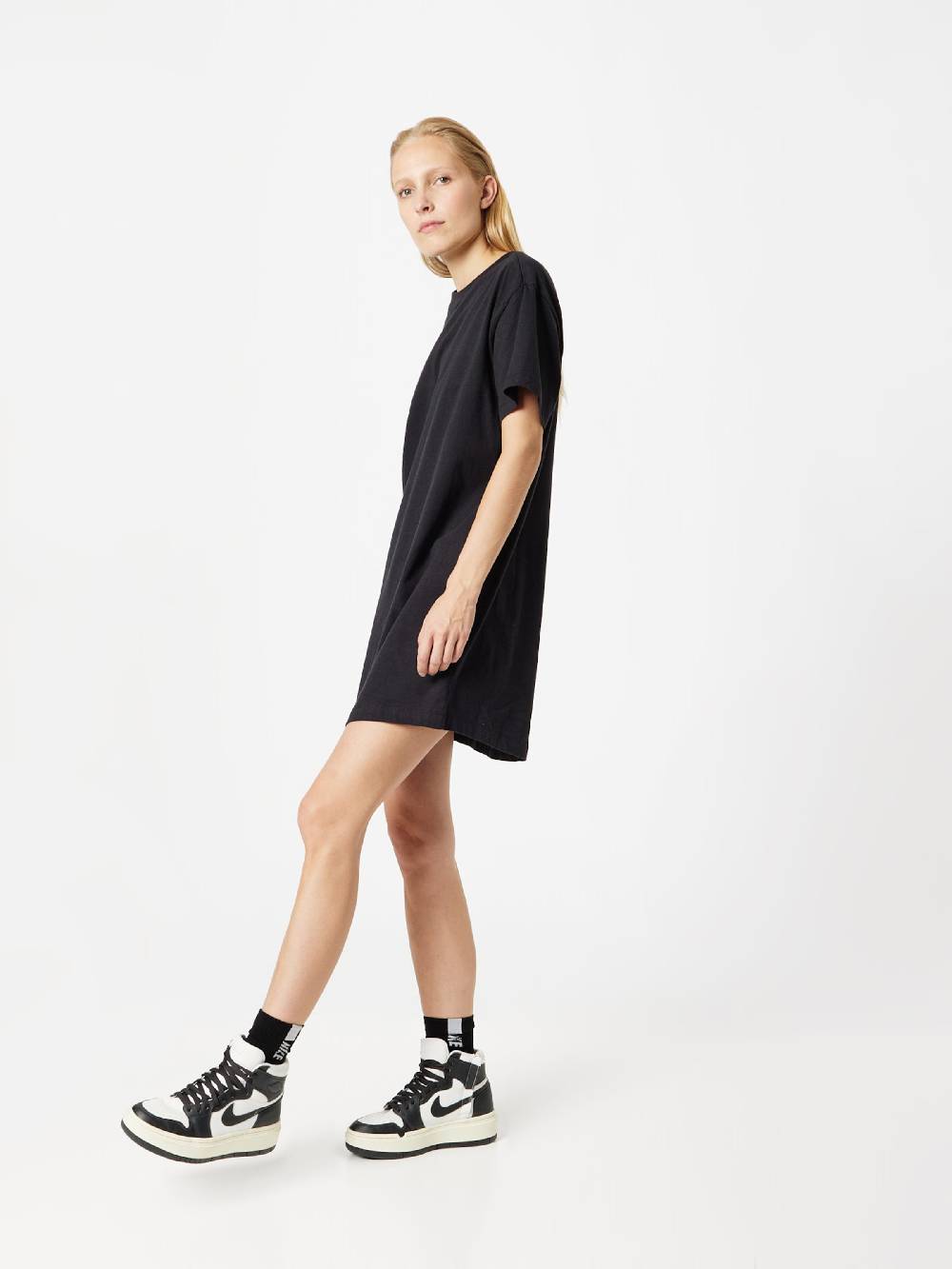 Nike Sportswear Dress 'Essential' in Black Bis zu 60% Rabatt