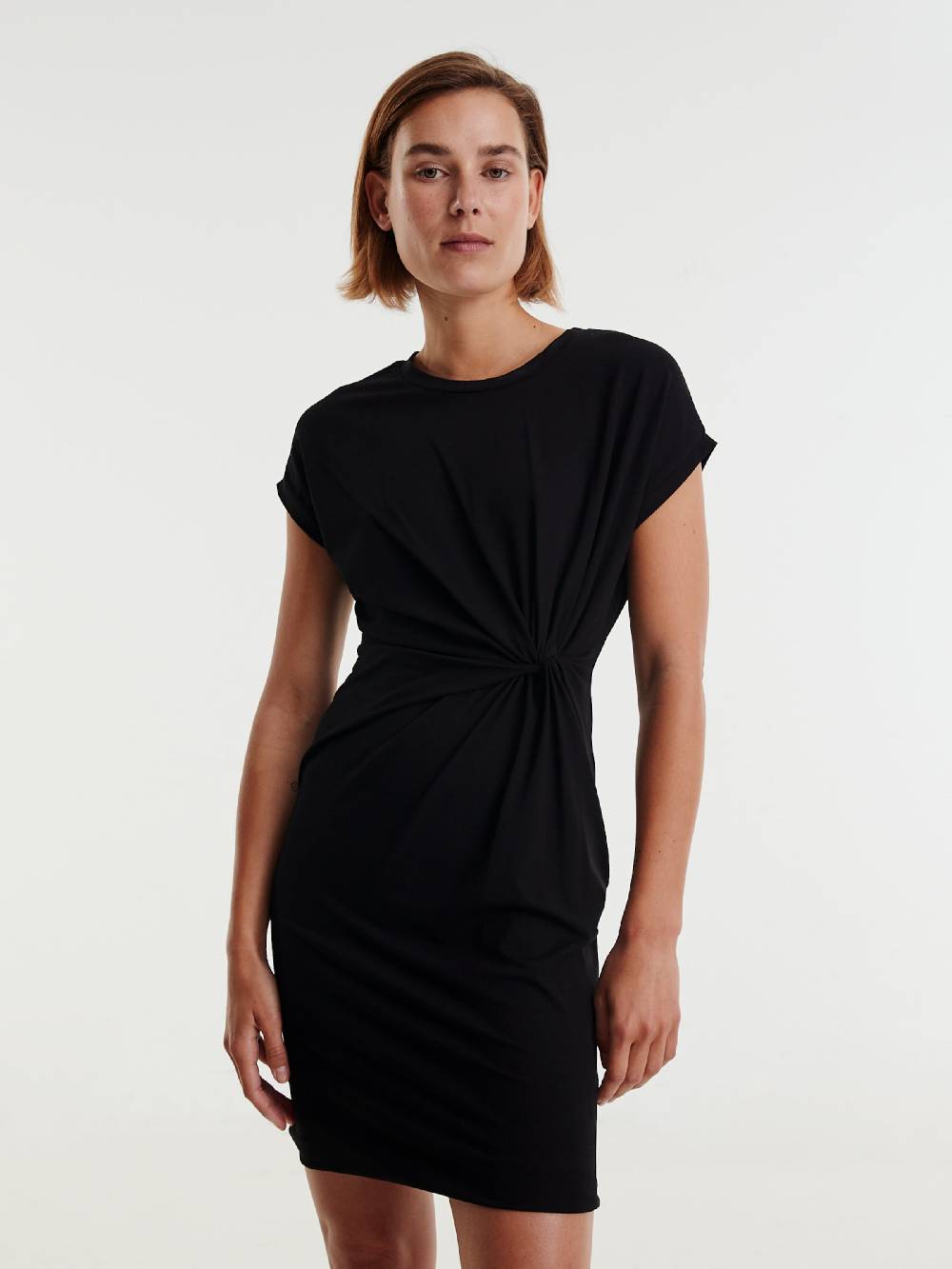 EDITED Dress 'Faith' in Black Vierteljährliche Förderung