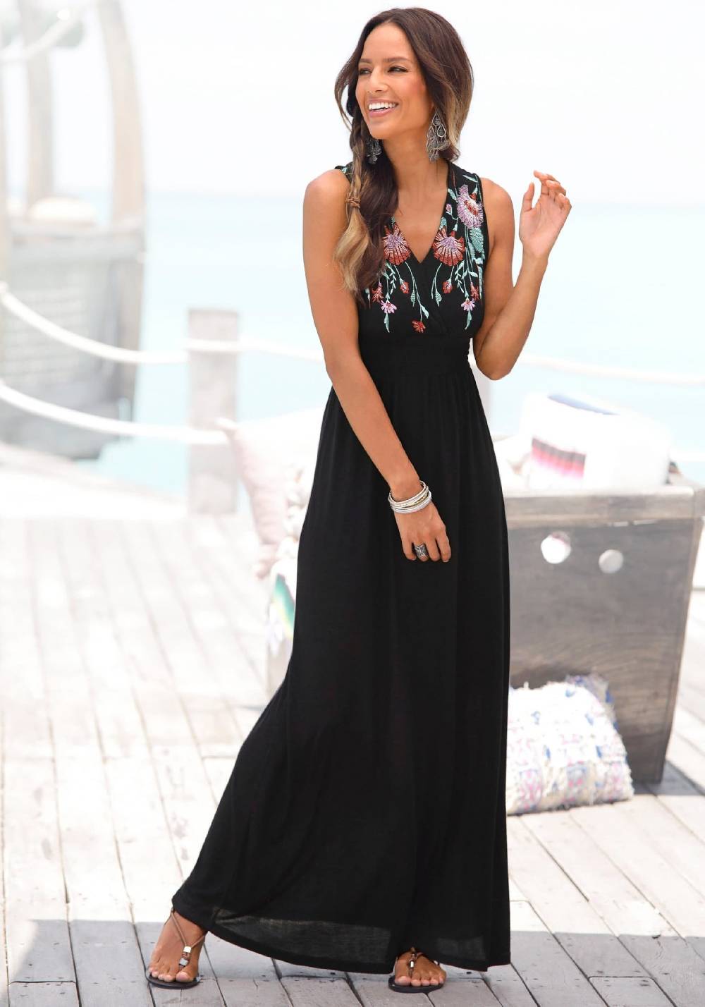 BUFFALO Dress in Black 50% Rabatt mit kostenlosem Versand