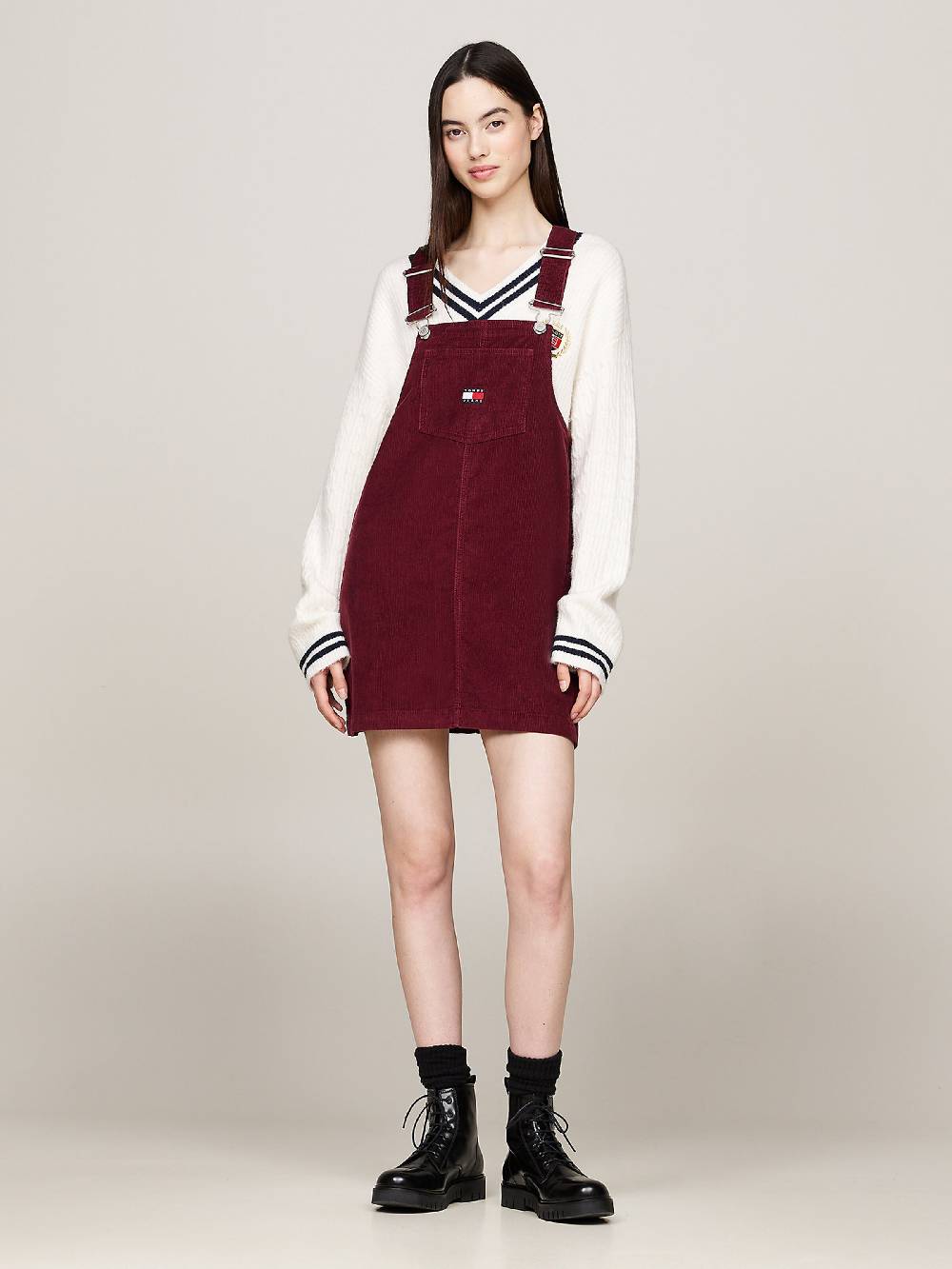 Tommy Jeans Overall Skirt in Burgundy Saisonale Angebote