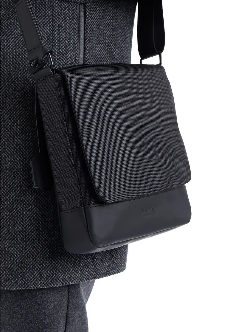 Lloyd Messenger Bag Art. C24-12000-RA Cyber Monday
