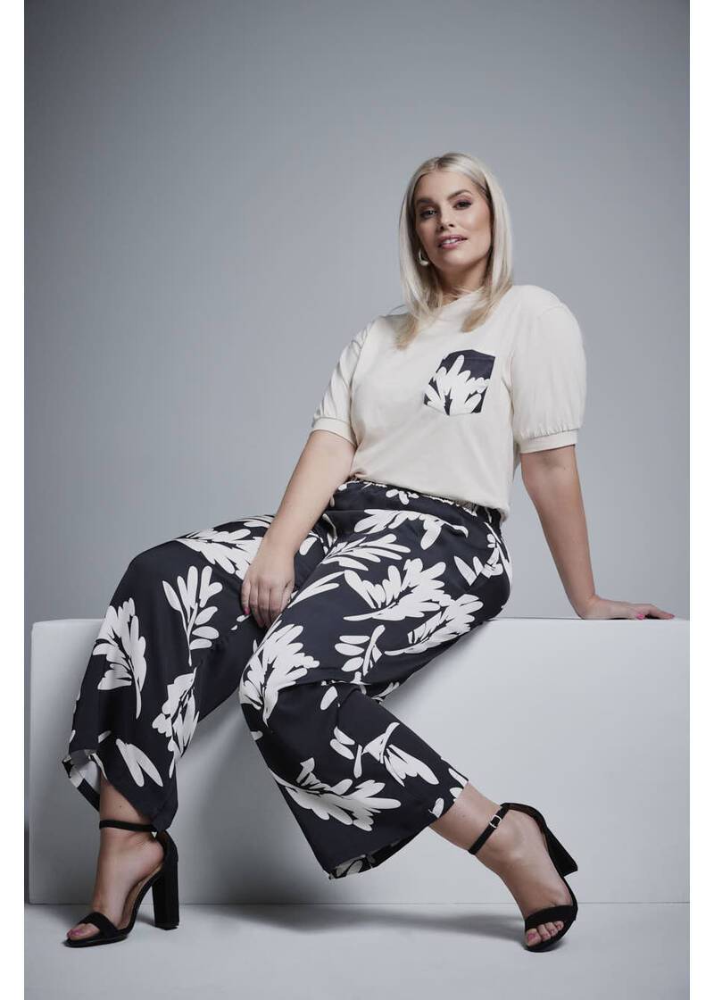 ROCK YOUR CURVES by Angelina T-Shirt in WeißArtikelnummer RYC-LCAK-0321-001 Bestseller